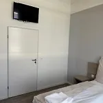 Emilia 24h Check-in, Free Parking And Wifi 3*