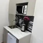 Emilia 24h Check-in, Free Parking And Wifi 3*