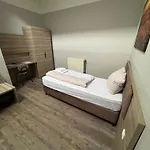 Emilia 24h Check-in, Free Parking And Wifi 3* Баргтехайде