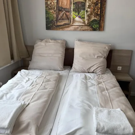 Emilia 24h Check-in, Free Parking And Wifi 3* Bargteheide