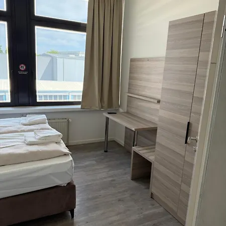 Emilia 24h Check-in, Free Parking And Wifi Hotel apartamentowy 3*