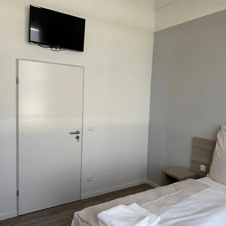 Emilia 24h Check-in, Free Parking And Wifi 3*