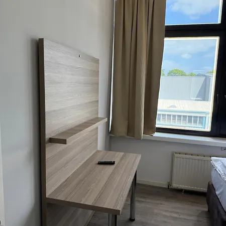 Апарт-отель Emilia 24h Check-in, Free Parking And Wifi 3*