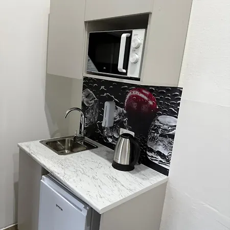 Emilia 24h Check-in, Free Parking And Wifi 3*