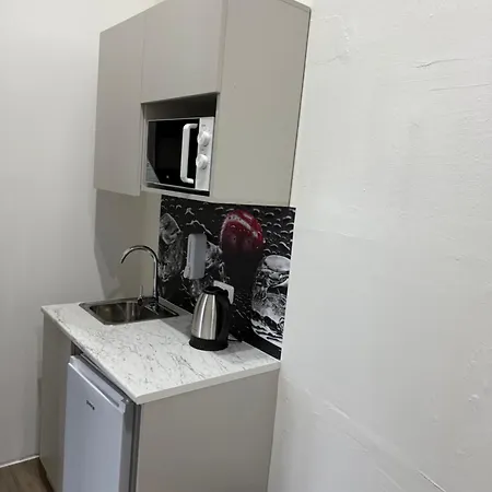 Emilia 24h Check-in, Free Parking And Wifi Апарт-отель