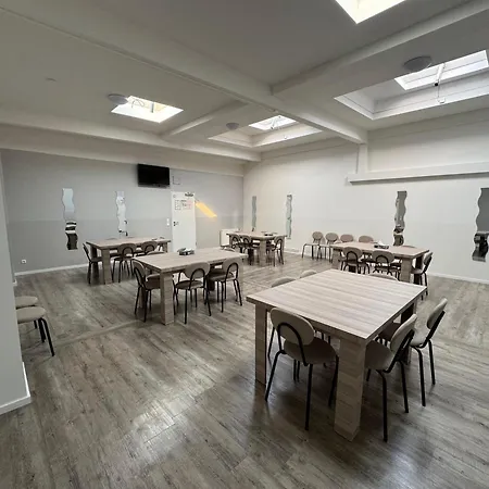 Emilia 24h Check-in, Free Parking And Wifi 3*