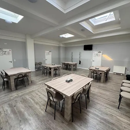 Emilia 24h Check-in, Free Parking And Wifi