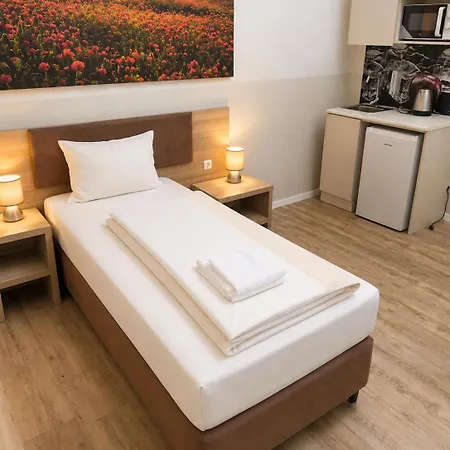 Апарт-отель Emilia 24h Check-in, Free Parking And Wifi