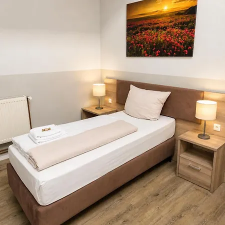 Emilia 24h Check-in, Free Parking And Wifi 3*