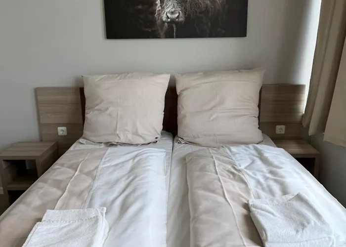 Emilia 24h Check-in, Free Parking And Wifi Aparthotel 3*